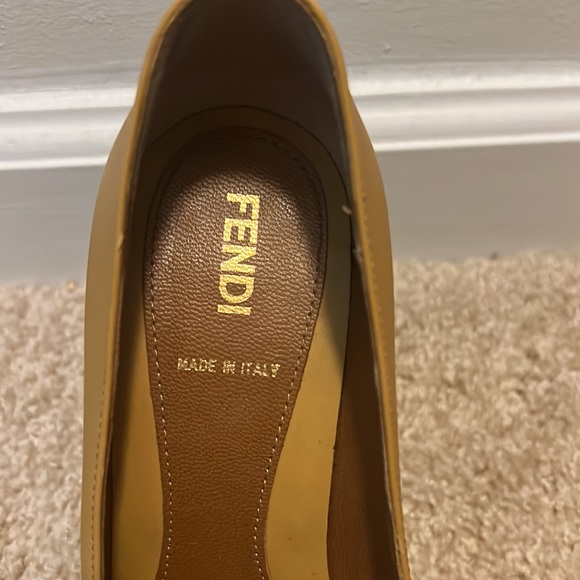 NWOT FENDI Oxblood Leather Pumps w Striped Stack Heel - Picture 4 of 8